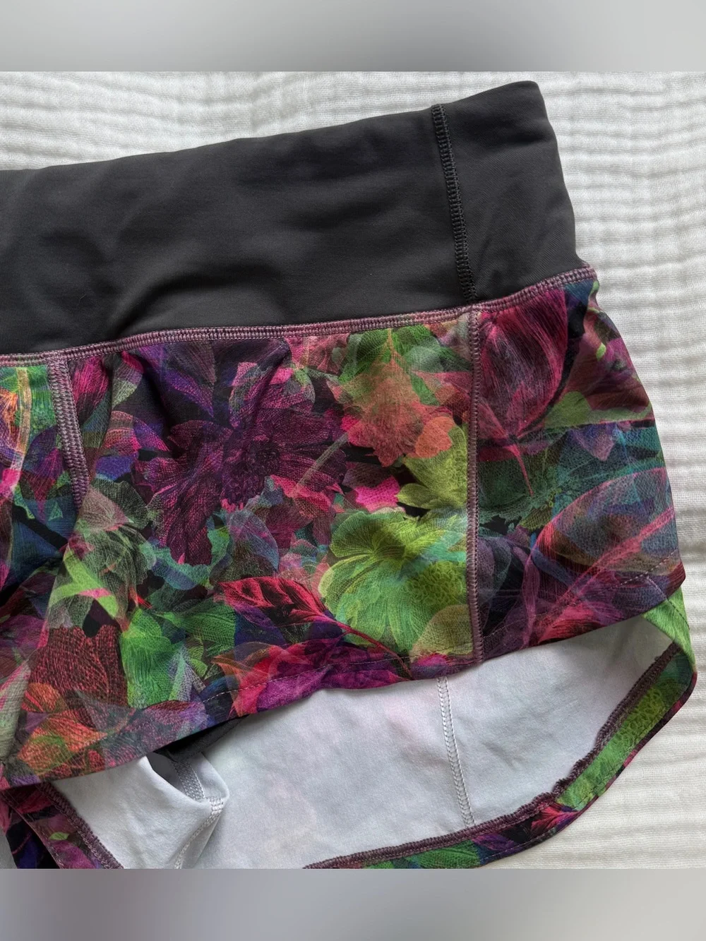 Lululemon Speed up Shorts Vivid Floral Tone 2 Low rise 2.5”